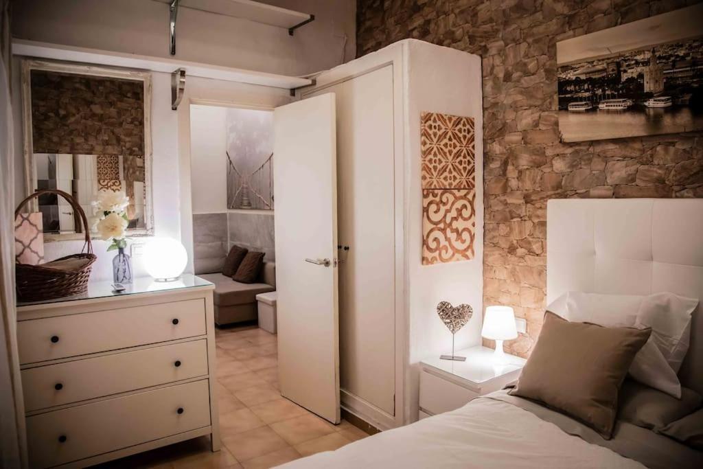 Apartament Imperial Center Seville New Management Since April Kültér fotó